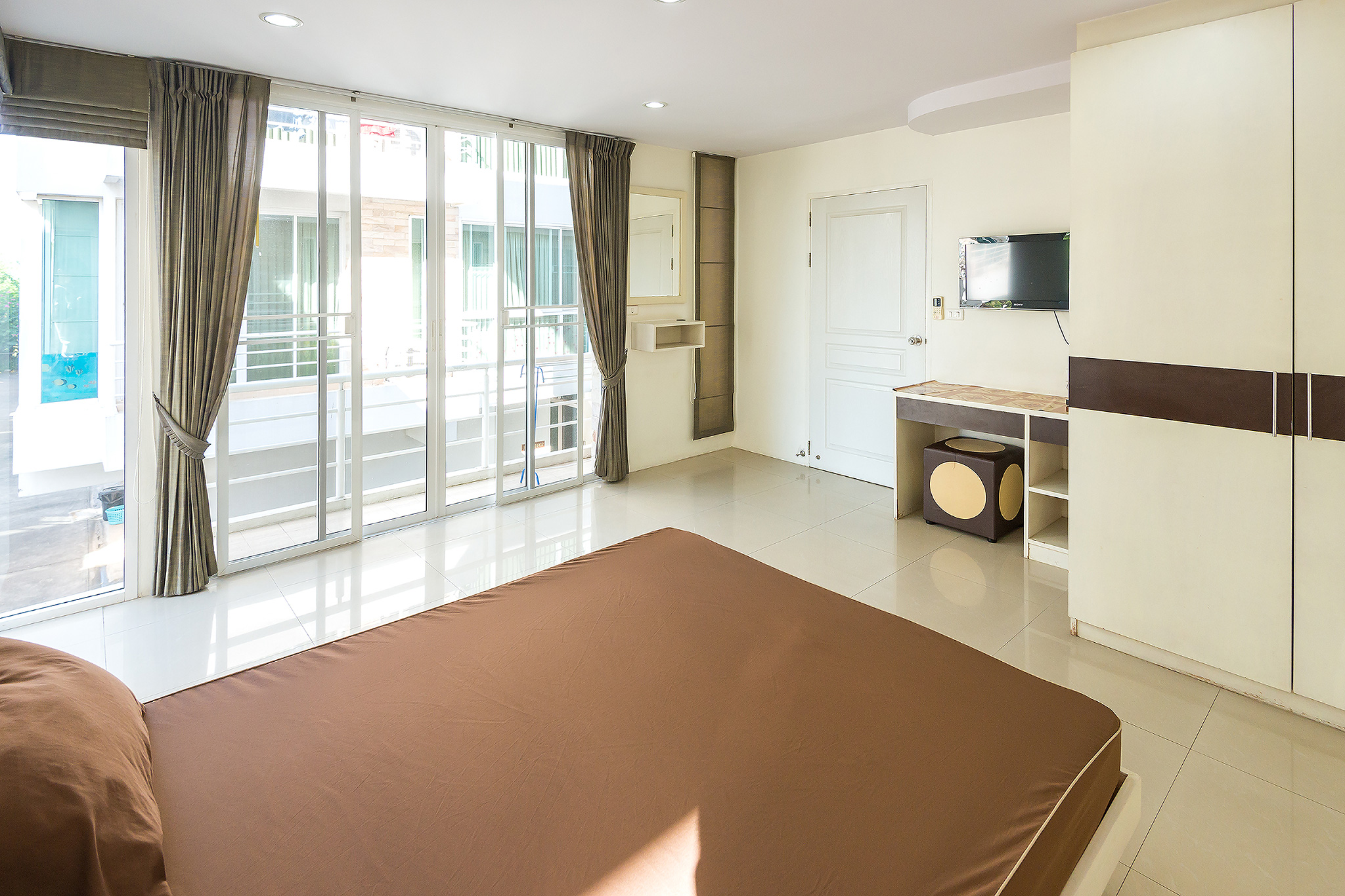 Modern Apartment Near Mahidol Salaya with Simple Decor